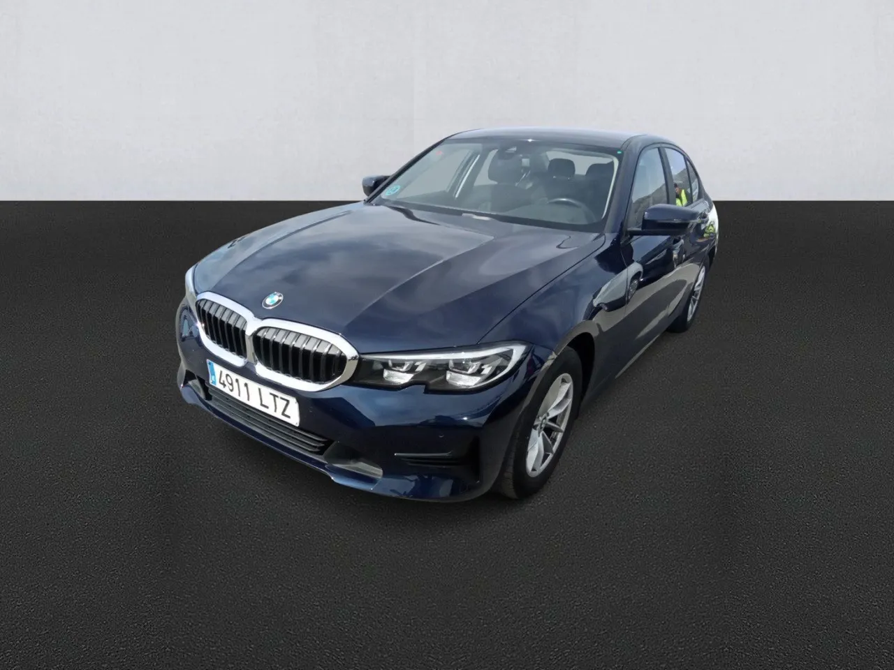 320i Auto.