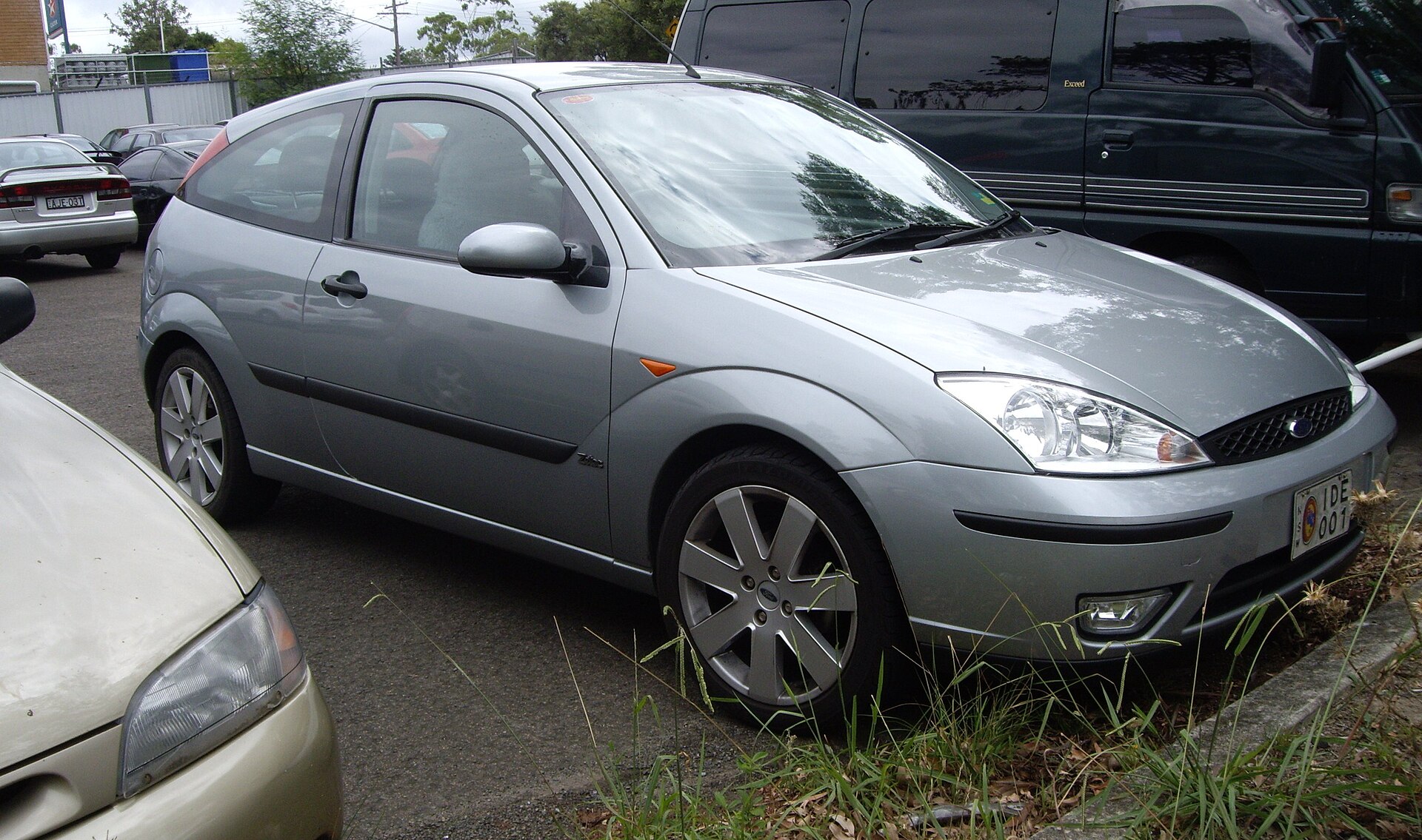 The first gen Focus was well regarded and popular enough in Australia but was never a huge seller in the same way Korean, Japanese and even the Holden Astra has been. Most sold here were 5 door variants so this being a 3 door is even more u · FotoSleuth · CC BY 2.0 The first gen Focus was well regarded and popular enough in Australia but was never a huge seller in the same way Korean, Japanese and even the Holden Astra has been. Most sold here were 5 door variants so this being a 3 door is even more u
