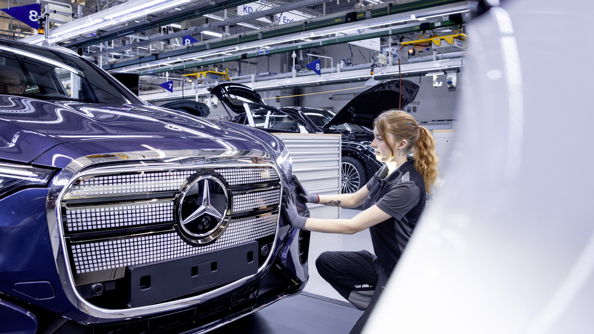 Arranque de produção bem-sucedido do novo GLC elétrico na fábrica da Mercedes-Benz em Bremen · Mercedes Benz Press · Press kit, fair use editorial Arranque de produção bem-sucedido do novo GLC elétrico na fábrica da Mercedes-Benz em Bremen
