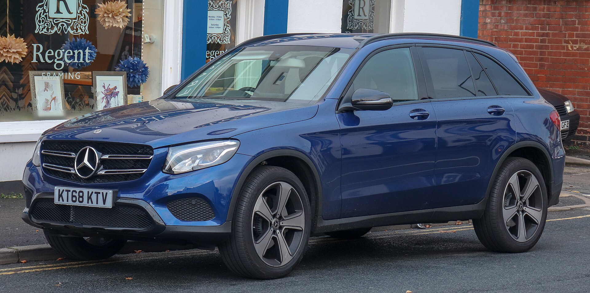 2018 Mercedes-Benz GLC 250 Urban Edition 4MATIC 2.0 Front Taken in Leamington Spa · Vauxford · CC BY-SA 4.0 2018 Mercedes-Benz GLC 250 Urban Edition 4MATIC 2.0 Front Taken in Leamington Spa