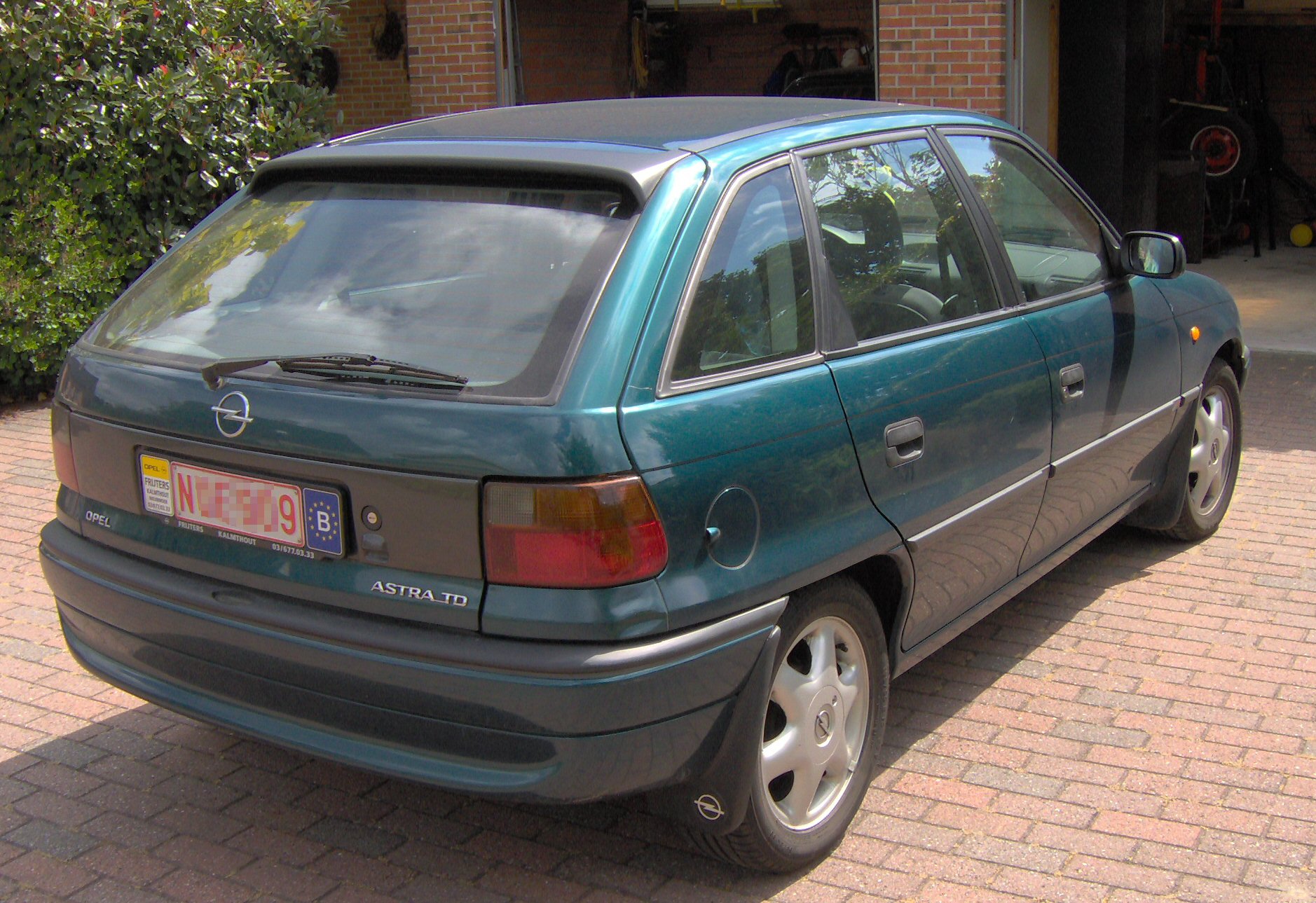 1997 Opel Astra TD (Right-back view)