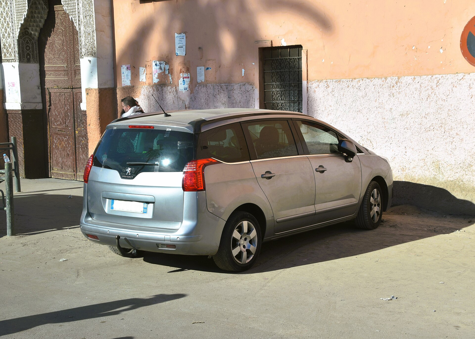 Launch: 2009 Generation: First (2009 - 2017) Engine: 1,6 litre turbo R4 (diesel) Power: 112 PS Gearbox: 6 speed automatic Layout: front engine, front drive · Charles from Port Chester, New York · CC BY 2.0 Launch: 2009 Generation: First (2009 - 2017) Engine: 1,6 litre turbo R4 (diesel) Power: 112 PS Gearbox: 6 speed automatic Layout: front engine, front drive