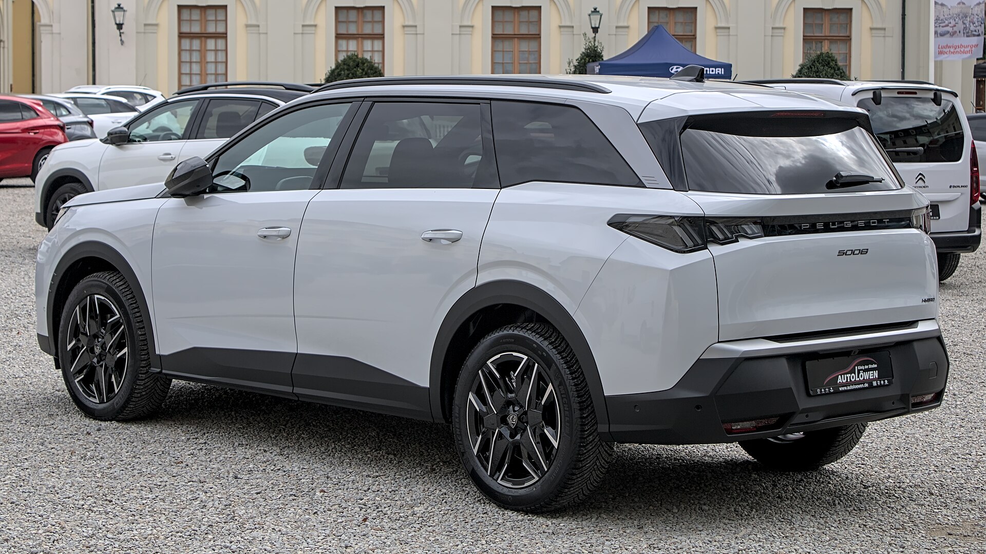 Peugeot 5008 C at Automesse Ludwigsburg 2024 · Alexander-93 · CC BY-SA 4.0 Peugeot 5008 C at Automesse Ludwigsburg 2024