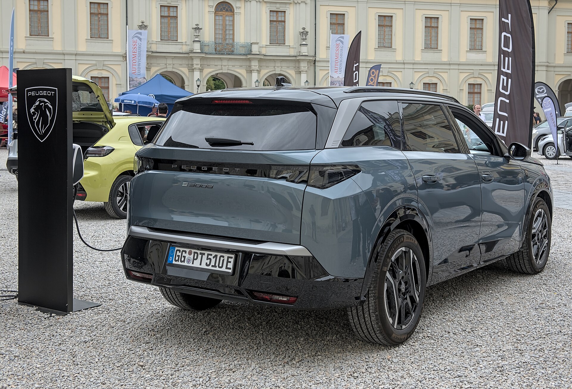 Peugeot e-5008 at Automesse Ludwigsburg 2025 · Alexander Migl · CC BY-SA 4.0 Peugeot e-5008 at Automesse Ludwigsburg 2025